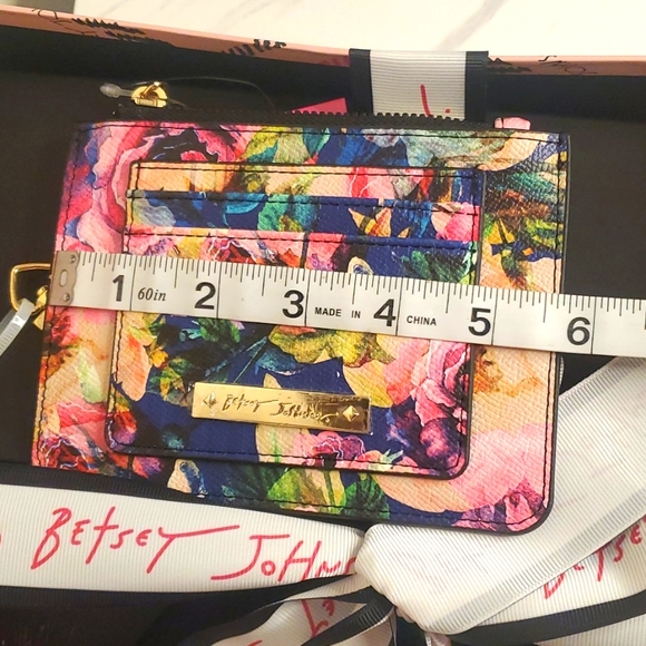 Betsey Johnson Gift Set Hat and Card Case Floral - Picture 10 of 11